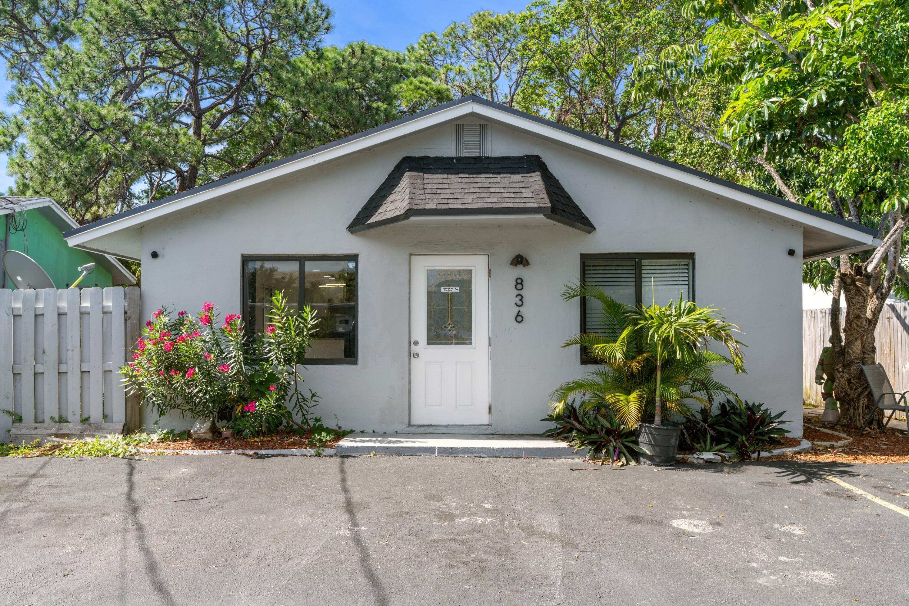836 Southwest 13th Court Pompano Beach, FL 33060 - Photo 2 of 37 Front Exterior