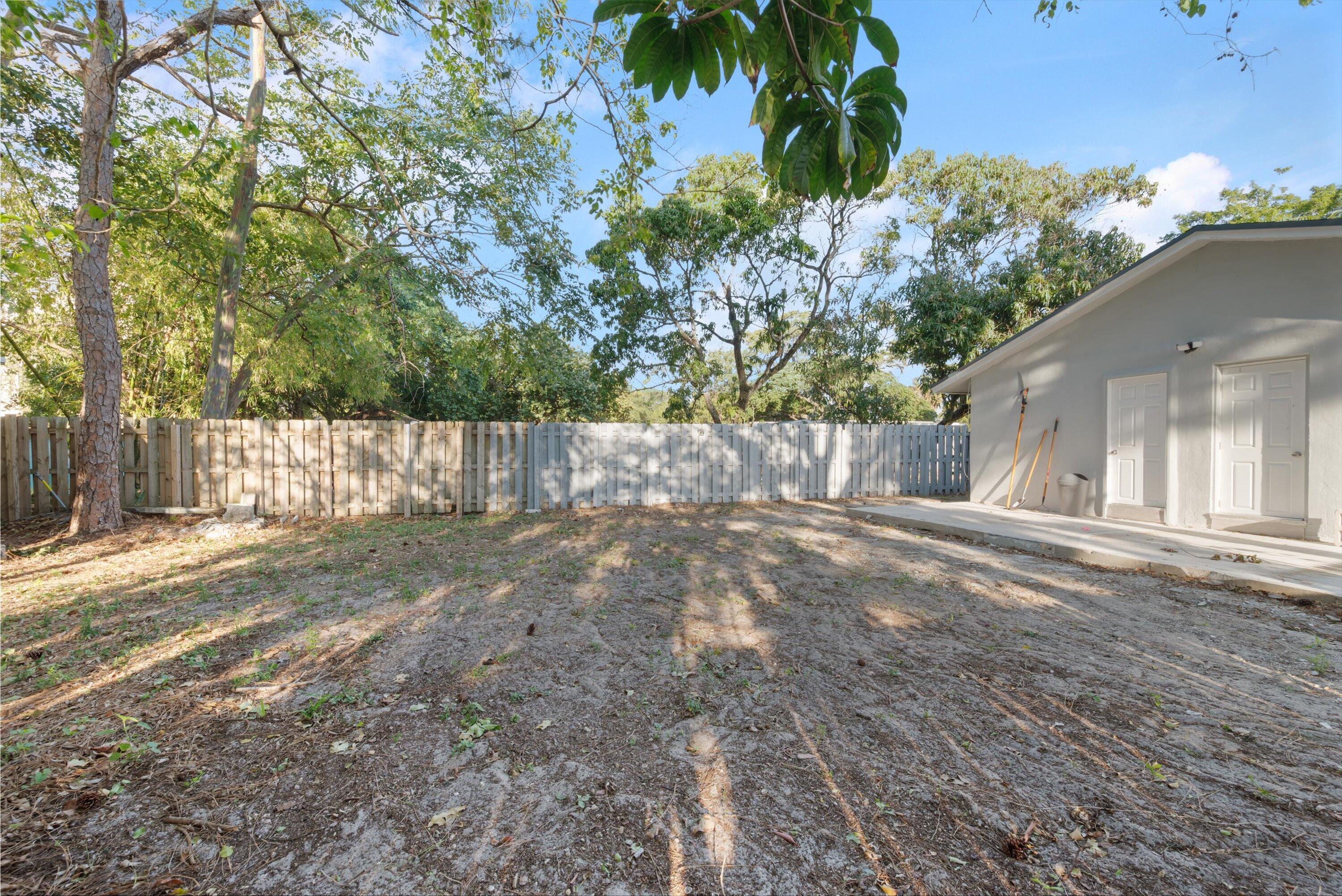 836 Southwest 13th Court Pompano Beach, FL 33060 - Photo 21 of 37 Backyard