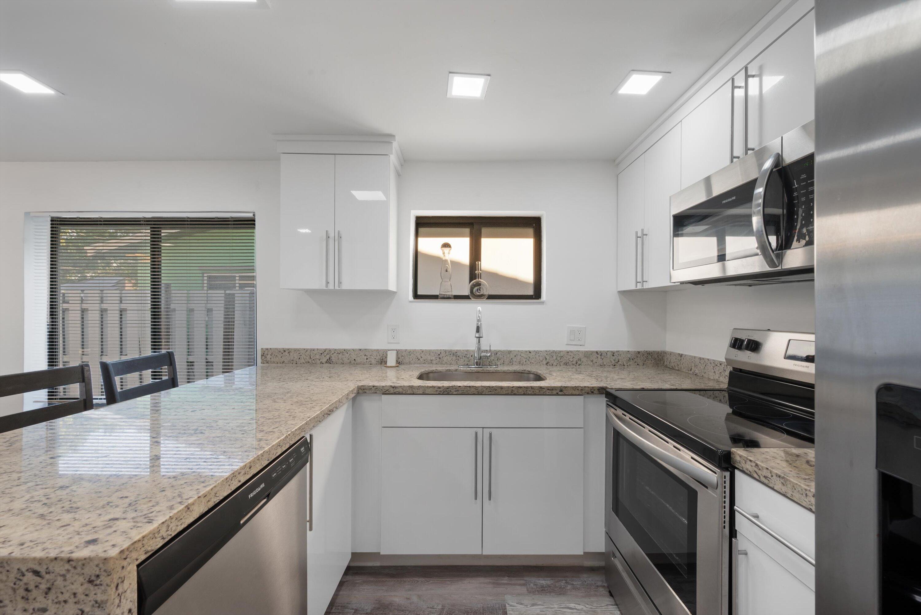 836 Southwest 13th Court Pompano Beach, FL 33060 - Photo 7 of 37 Kitchen