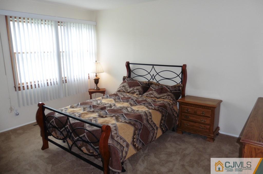 20 Kingsley Road Kendall Park, NJ 08824 - Photo 4 of 25 Gallery Image 4