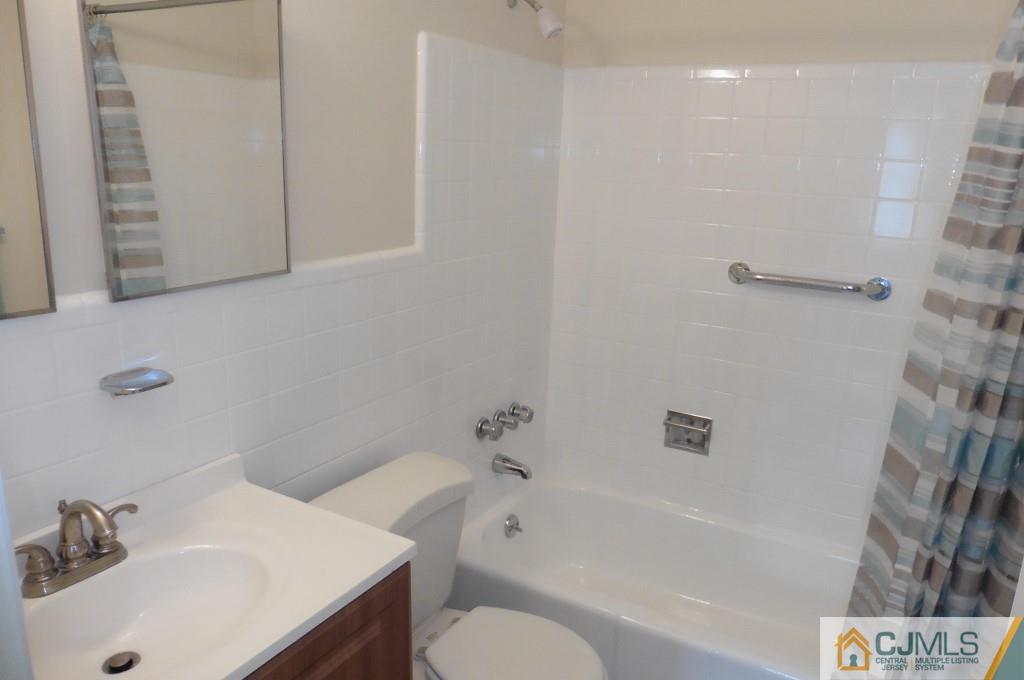 20 Kingsley Road Kendall Park, NJ 08824 - Photo 8 of 25 Gallery Image 8