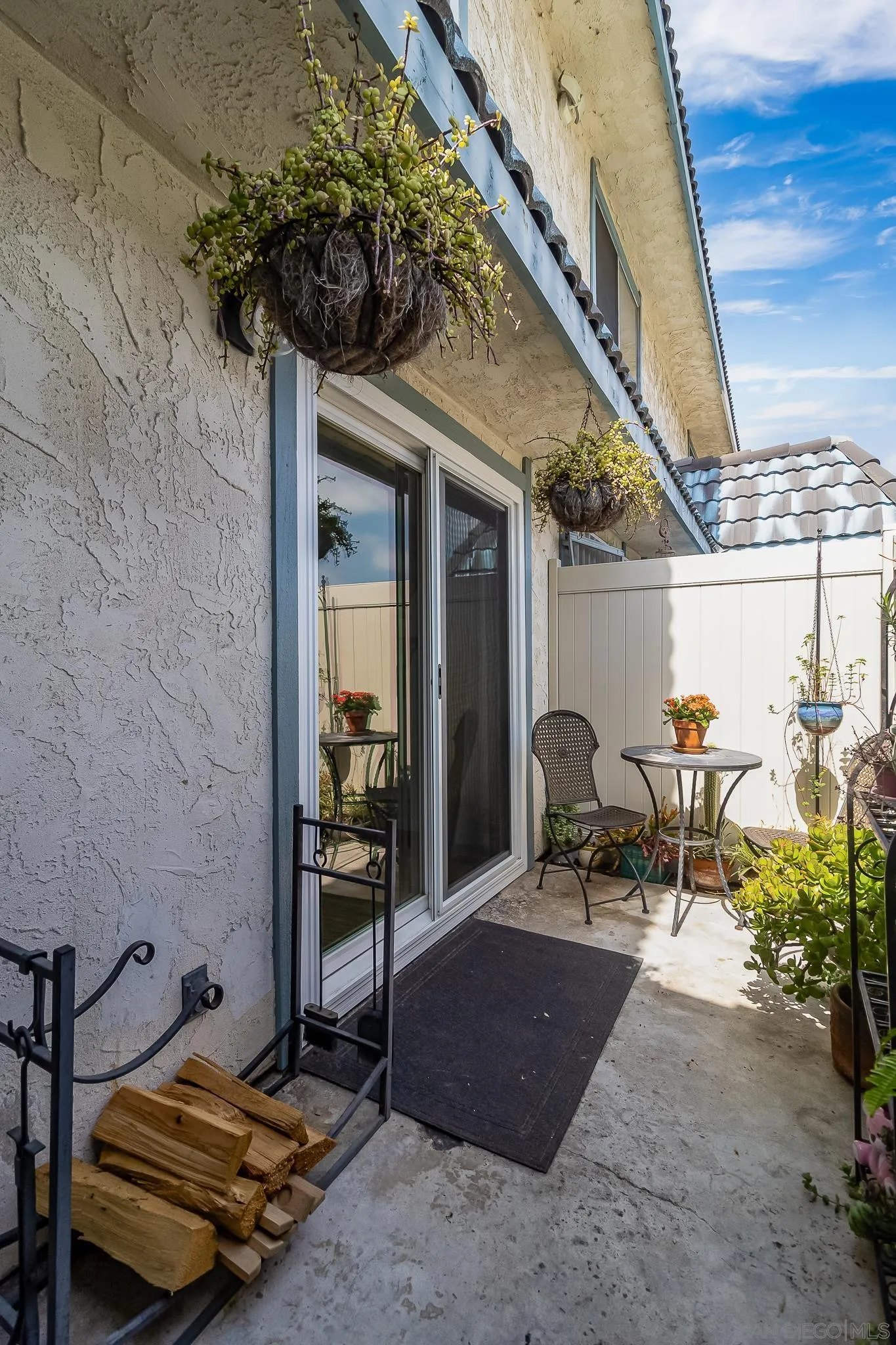 350 G Street, Unit E2 Chula Vista, CA 91910 - Photo 22 of 30 a living room with furniture