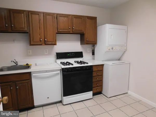 $1,600 | 3701 3701-south S George Mason Dr Falls, Unit 708N, Falls Church, VA 22041