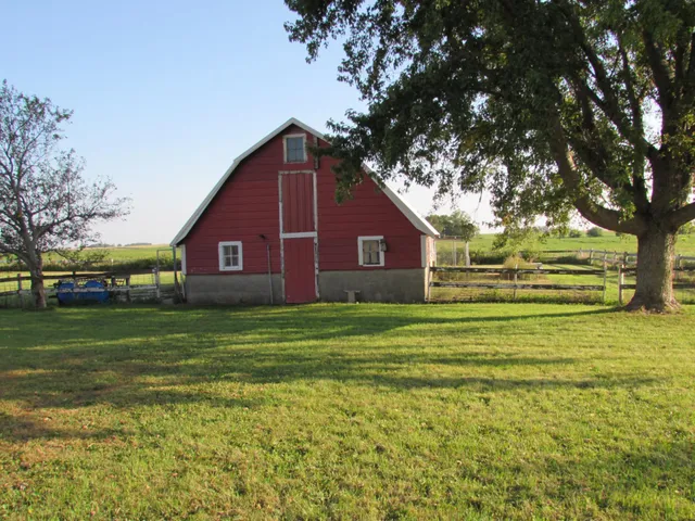 $340,000 | 276 180th Avenue, Fairmont, MN 56031