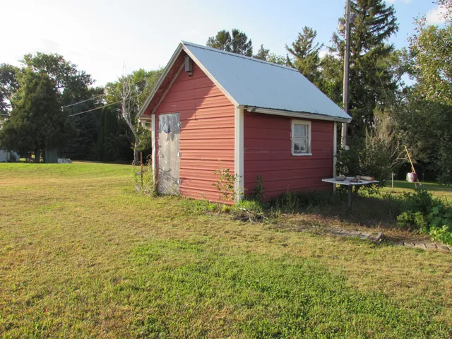 $340,000 | 276 180th Avenue, Fairmont, MN 56031