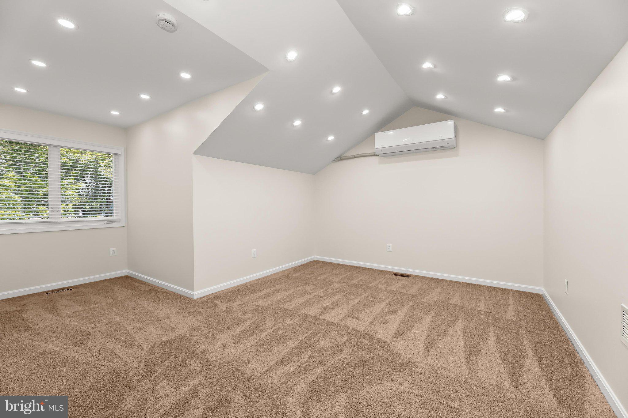 5189 Columbia Road, Unit 10 49 Columbia, MD 21044 - Photo 40 of 55 Top level bedroom