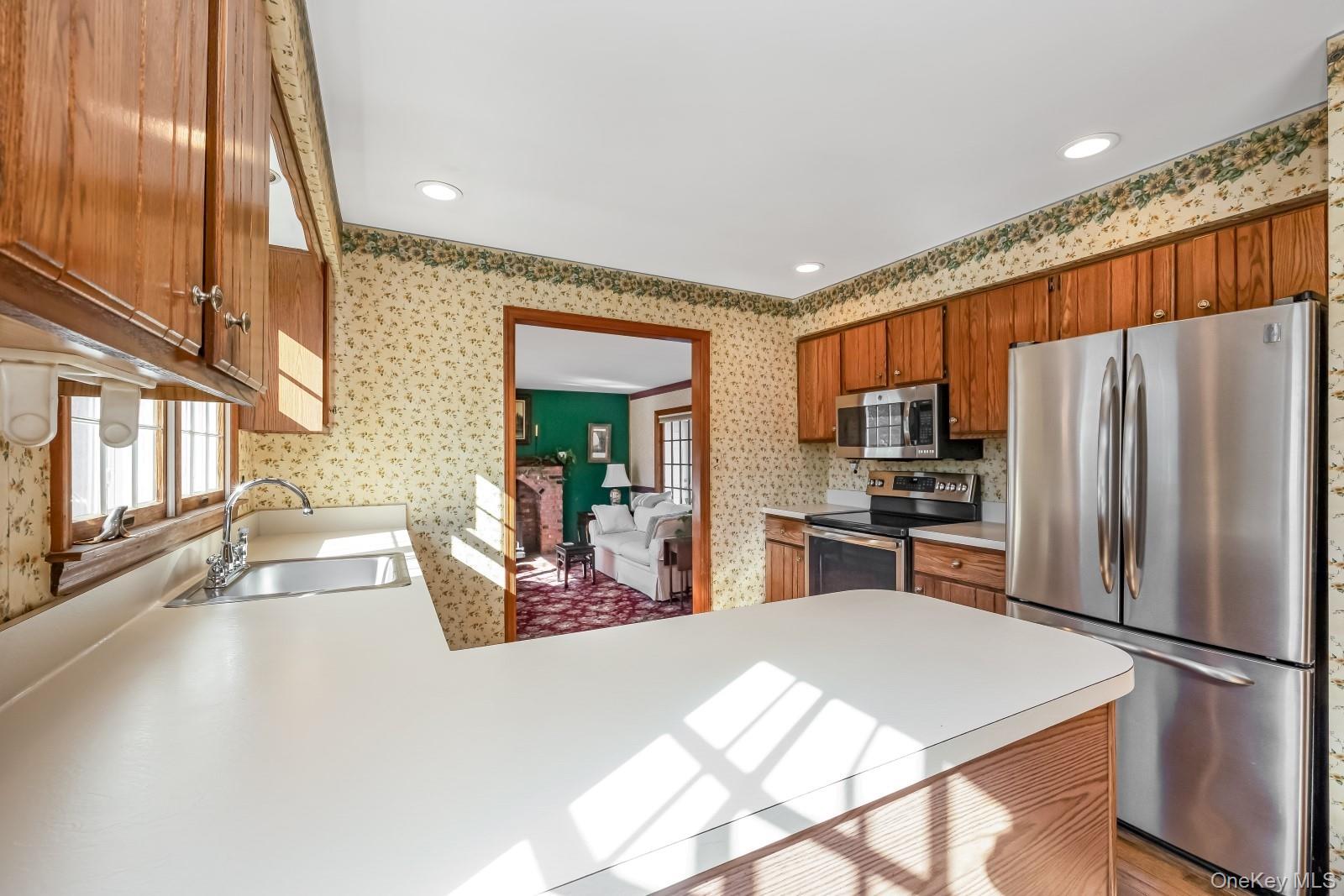 43 Farm Road North Wading River, NY 11792 - Photo 12 of 36