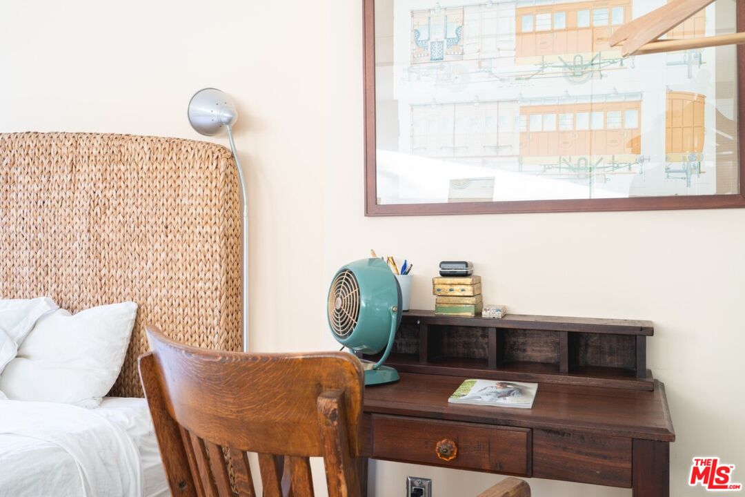 700 Main Street, Unit 12 Venice, CA 90291 - Photo 18 of 27 a living room with furniture and a window