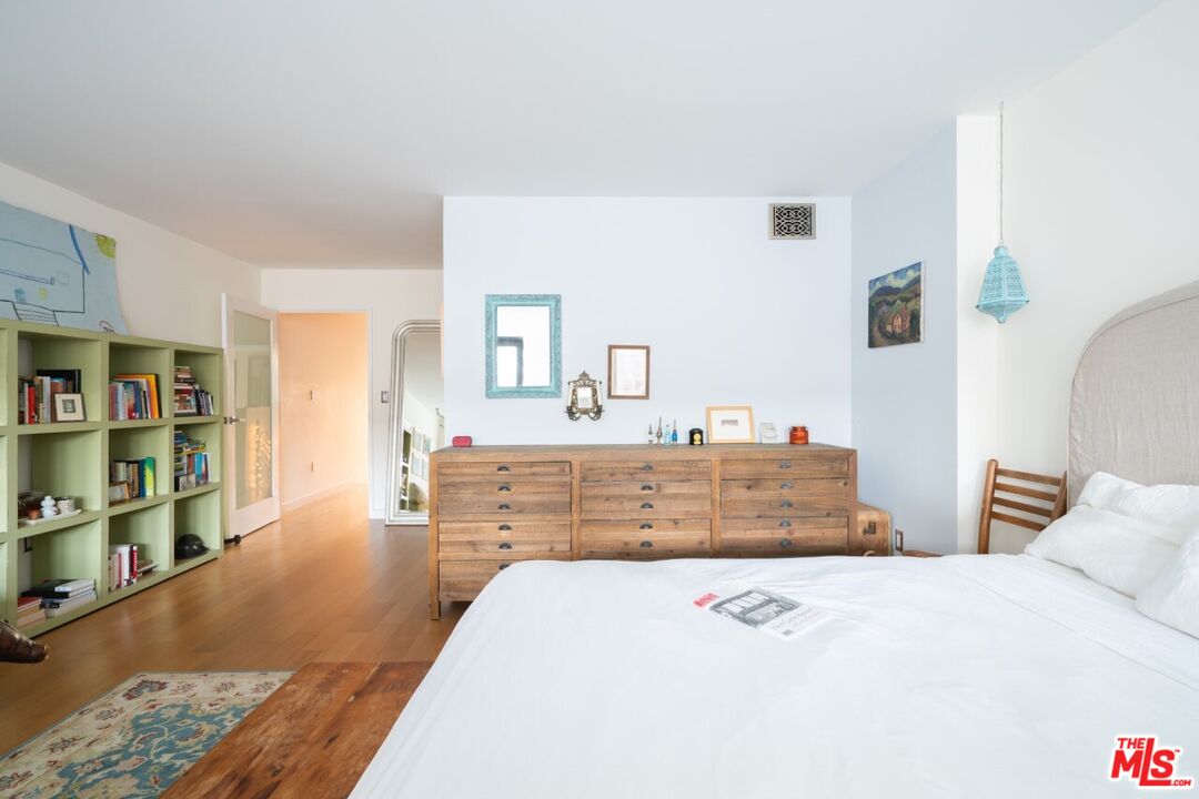 700 Main Street, Unit 12 Venice, CA 90291 - Photo 22 of 27 a bedroom with a bed and closet