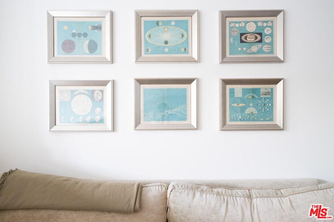 700 Main Street, Unit 12 Venice, CA 90291 - Photo 23 of 27 a living room with furniture and wall painting