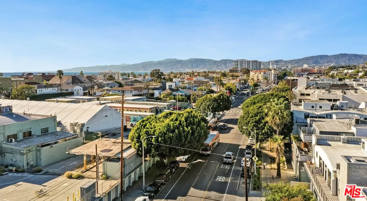 700 Main Street, Unit 12 Venice, CA 90291 - Photo 27 of 27 a view of a city