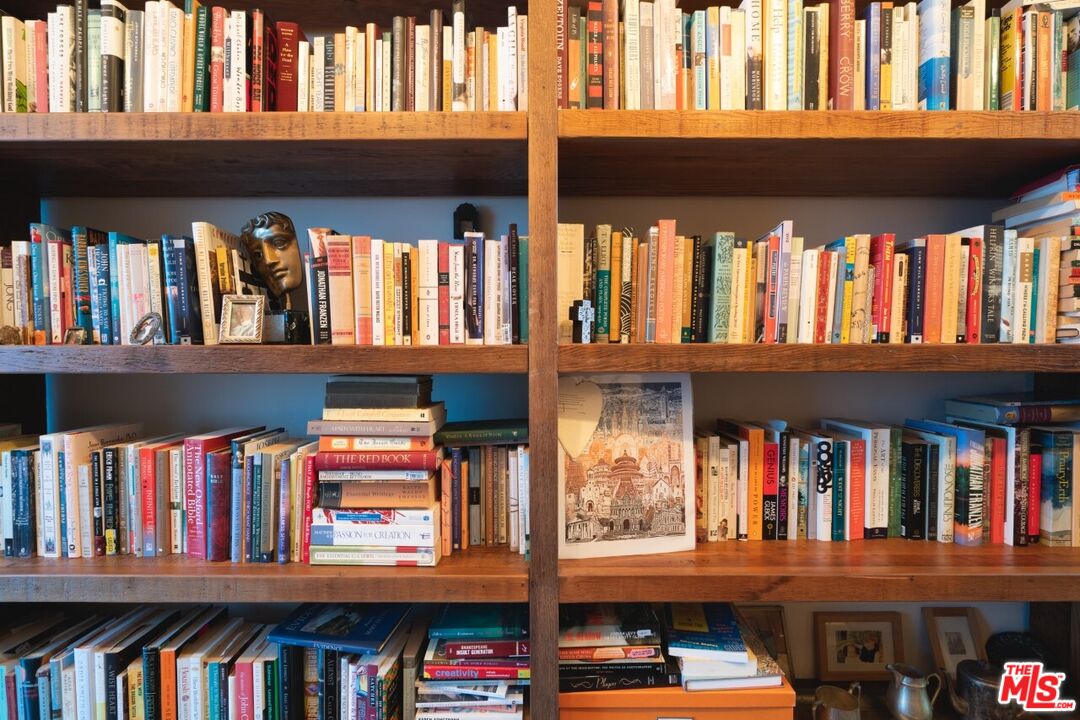700 Main Street, Unit 12 Venice, CA 90291 - Photo 10 of 27 a view of a building with window and refrigerator