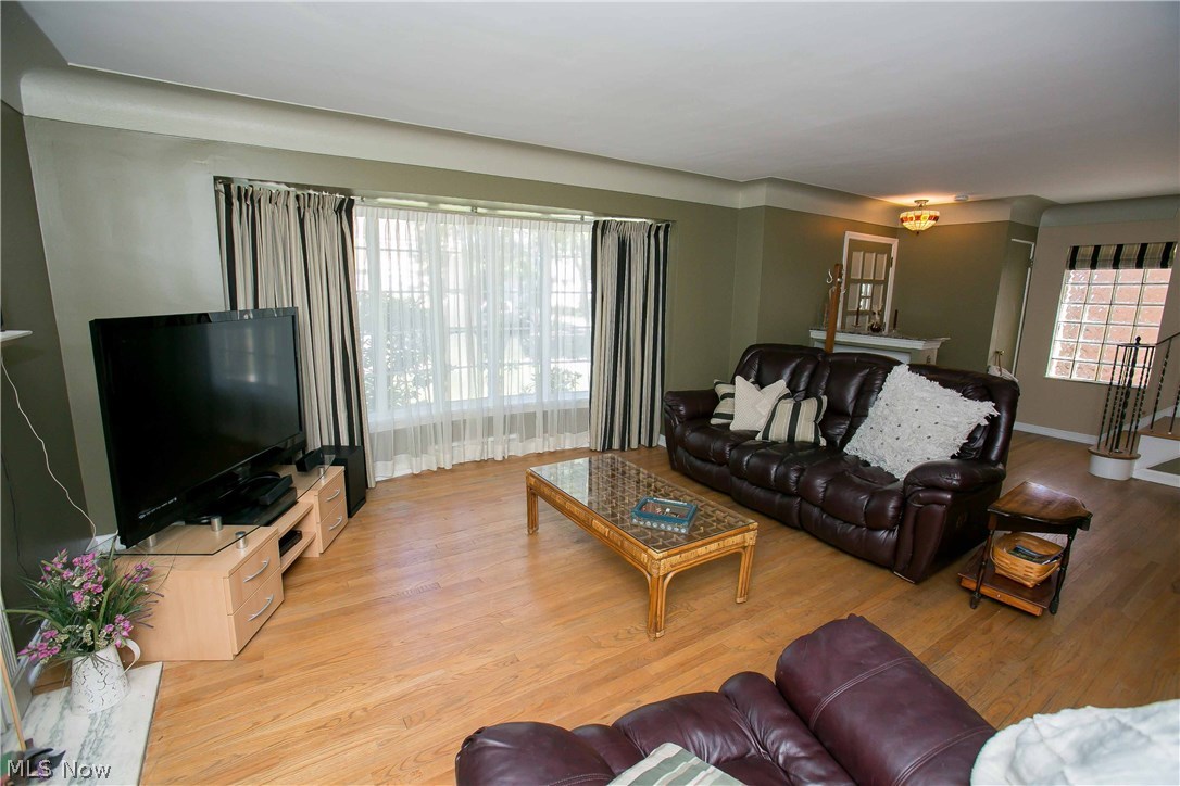 2540 Milton Road Cleveland, OH 44118 - Photo 4 of 35 Gallery Image 4