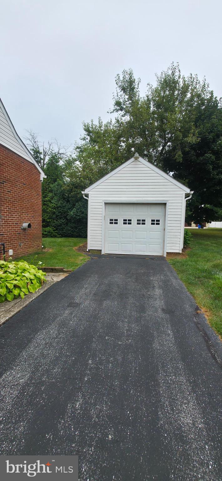 322 Roberts Mill Road Taneytown, MD 21787 - Photo 15 of 16 Garage