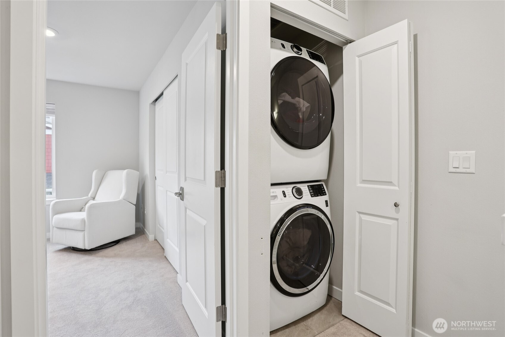 12006 Northeast 194th Drive, Unit E Bothell, WA 98011 - Photo 17 of 25 a view of living room washer and dryer