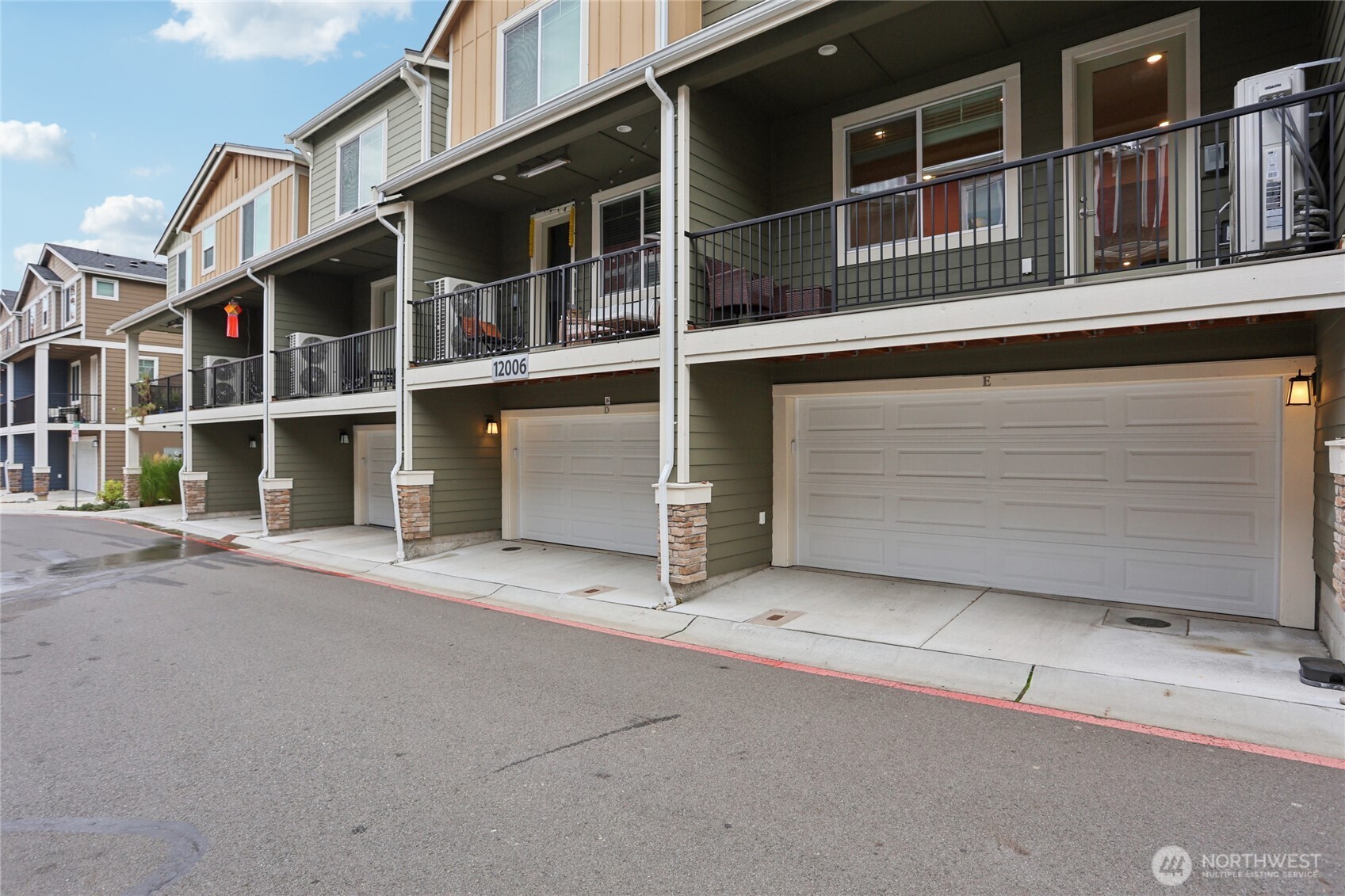 12006 Northeast 194th Drive, Unit E Bothell, WA 98011 - Photo 4 of 25 front view of a building