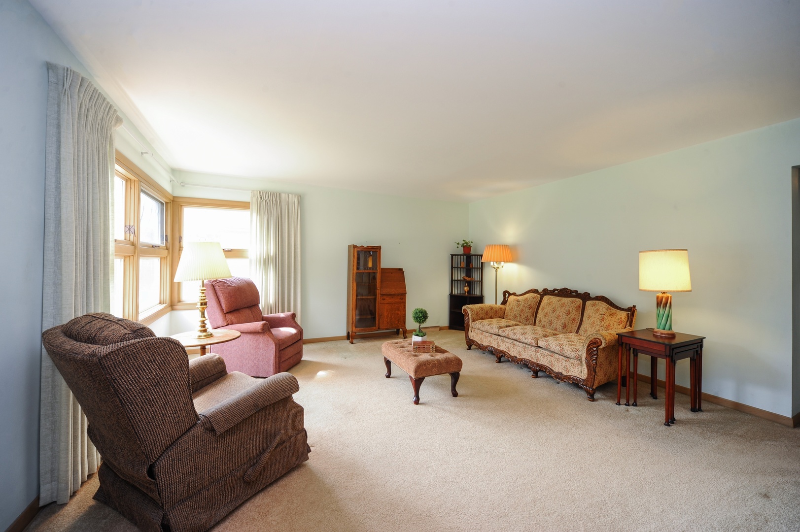 598 Sumac Road Highland Park, IL 60035 - Photo 2 of 10 a living room with furniture and a large window
