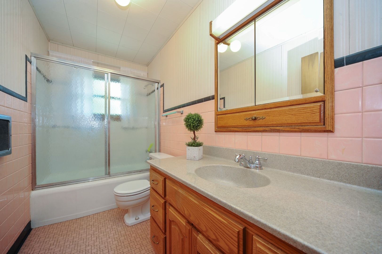 598 Sumac Road Highland Park, IL 60035 - Photo 7 of 10 a bathroom with a sink toilet and shower
