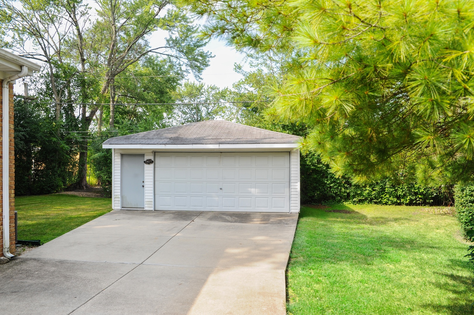 598 Sumac Road Highland Park, IL 60035 - Photo 10 of 10 a front view of a house with a yard