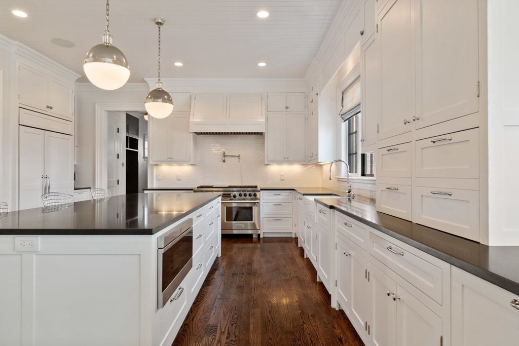 12 Mountview Road Wellesley, MA 02481 - Photo 11 of 38