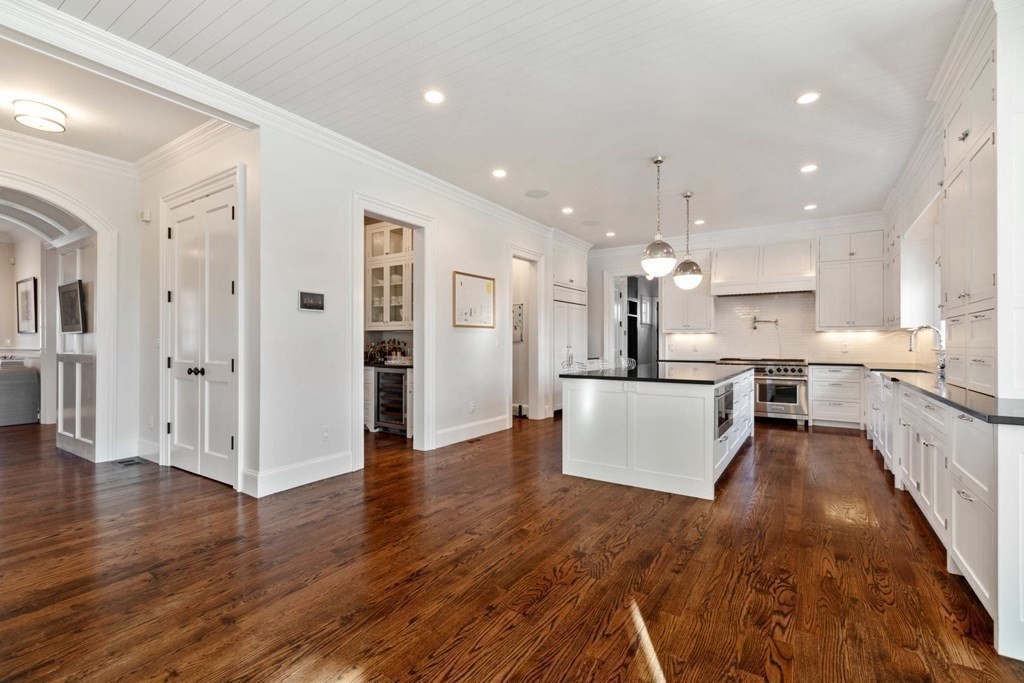 12 Mountview Road Wellesley, MA 02481 - Photo 15 of 38