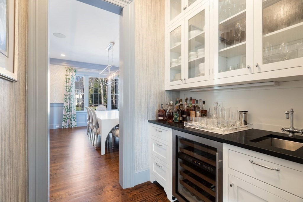 12 Mountview Road Wellesley, MA 02481 - Photo 8 of 38