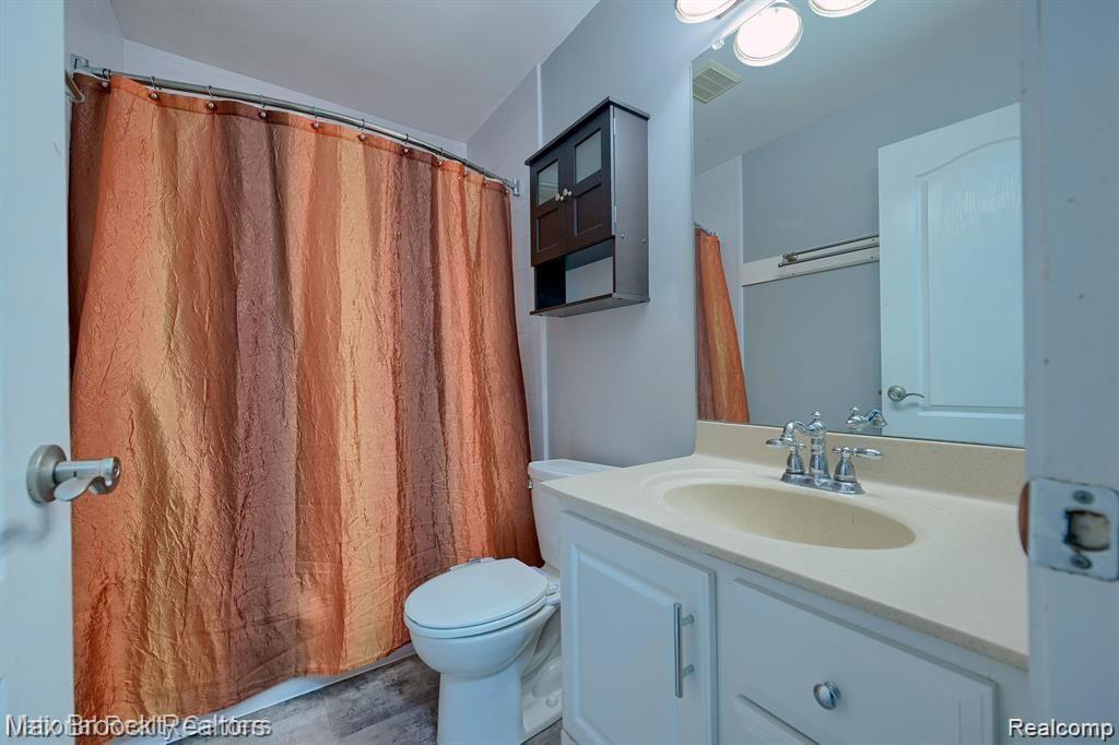 2767 Roundtree Drive Troy, MI 48083 - Photo 9 of 17