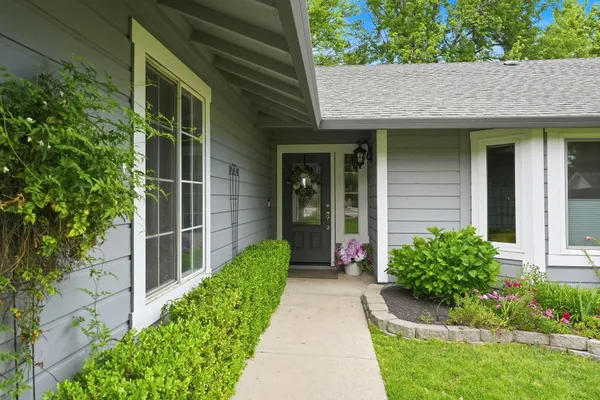 $629,000 | 2230 Wicklow Street, Redding, CA 96001