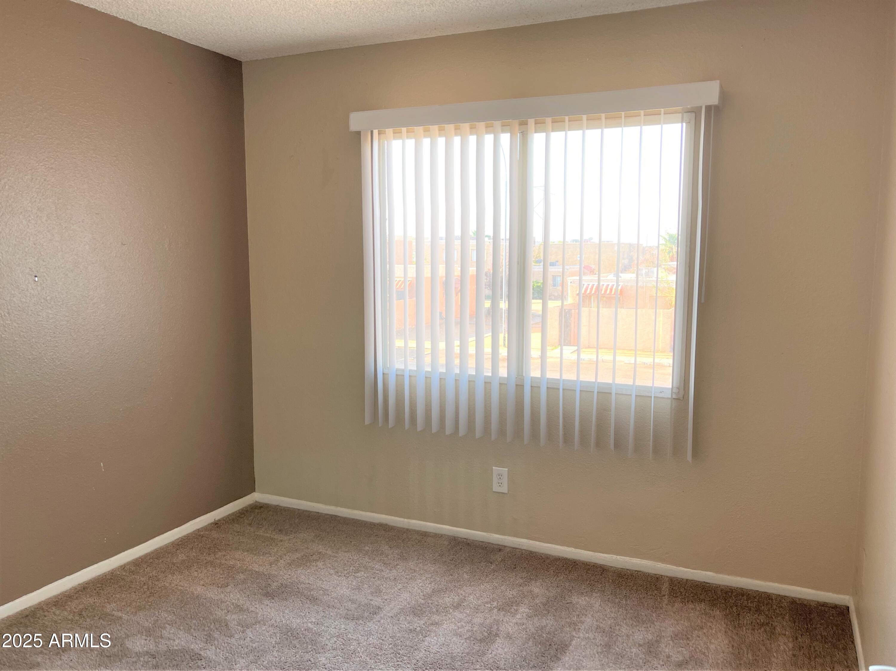 4514 East Riverside Street Phoenix, AZ 85040 - Photo 7 of 12 IMG_8573