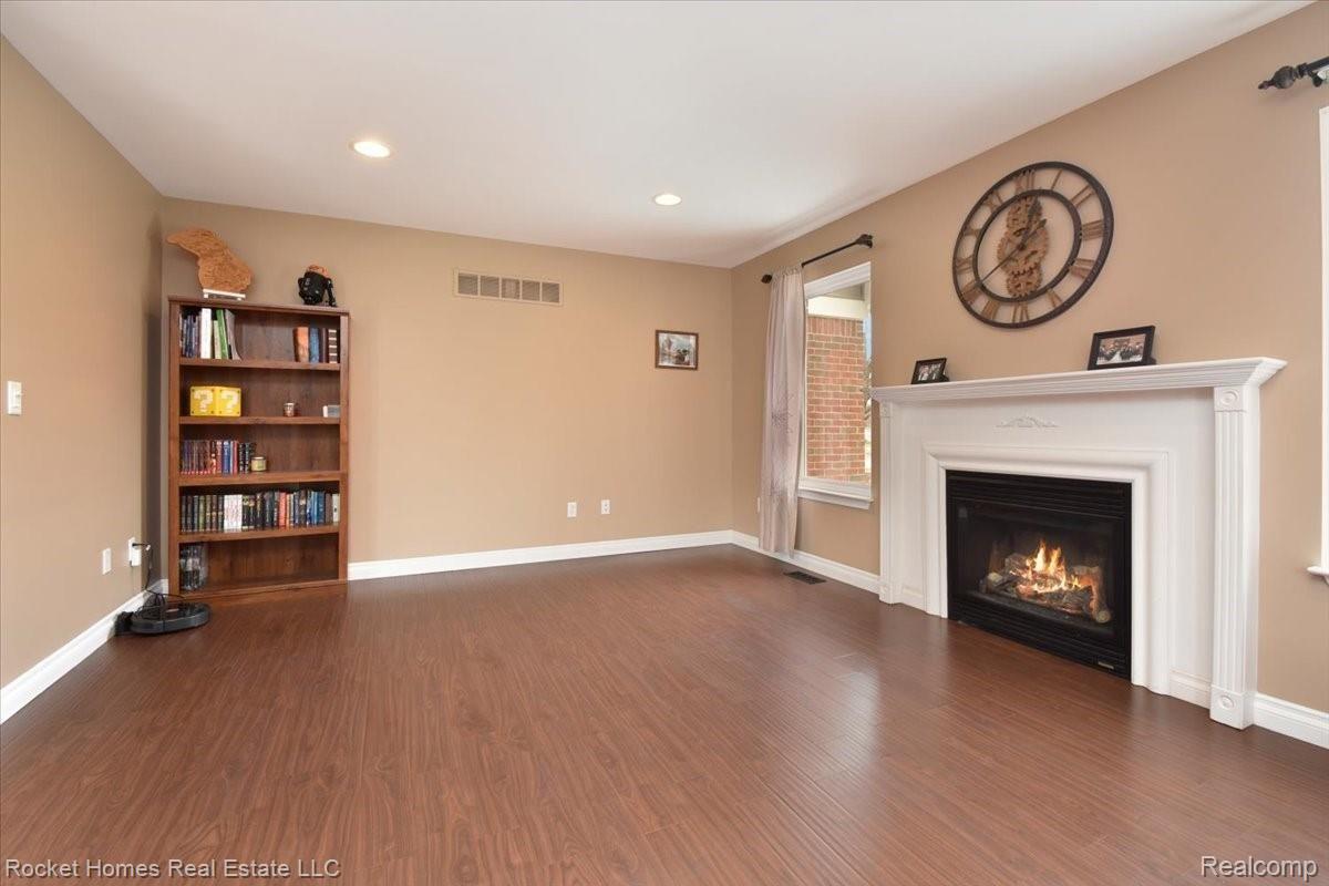 42691 Proctor Road Canton, MI 48188 - Photo 23 of 47 23-Family Room.jpg