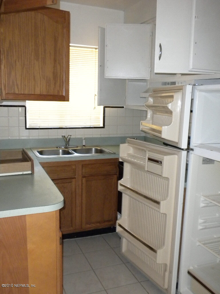 2793 Merwyn Road Jacksonville, FL 32207 - Photo 3 of 8 Kitchen