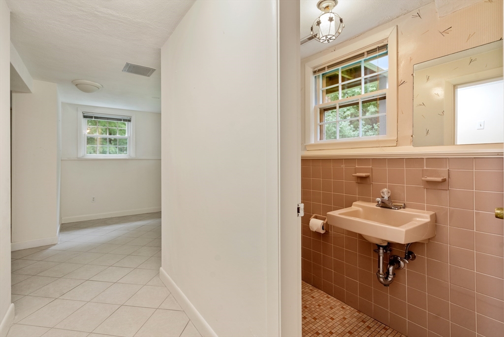10 Radcliffe Road Weston, MA 02493 - Photo 33 of 41