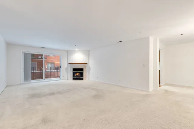 $399,000 | 129 Acacia Circle, Unit 106E, Indian Head Park, IL 60525