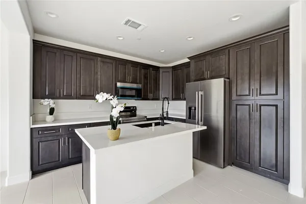 $669,900 | 6347 West Elowin Avenue, Visalia, CA 93291