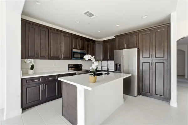 $669,900 | 6347 West Elowin Avenue, Visalia, CA 93291