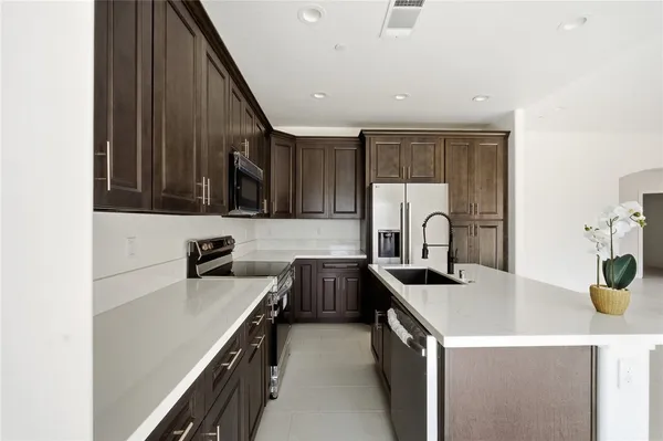 $669,900 | 6347 West Elowin Avenue, Visalia, CA 93291