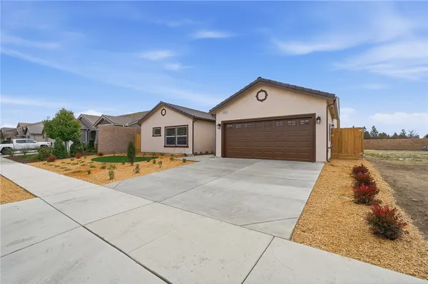 $669,900 | 6347 West Elowin Avenue, Visalia, CA 93291