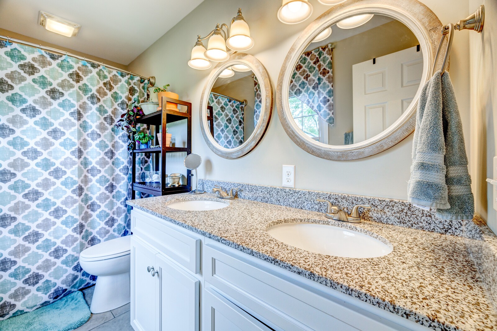 1721 Midland Road Shelbyville, TN 37160 - Photo 16 of 29 a bathroom with a sink and a mirror