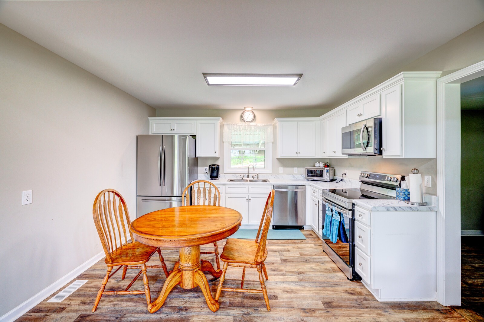 1721 Midland Road Shelbyville, TN 37160 - Photo 6 of 29 a kitchen with stainless steel appliances granite countertop a dining table chairs refrigerator and sink