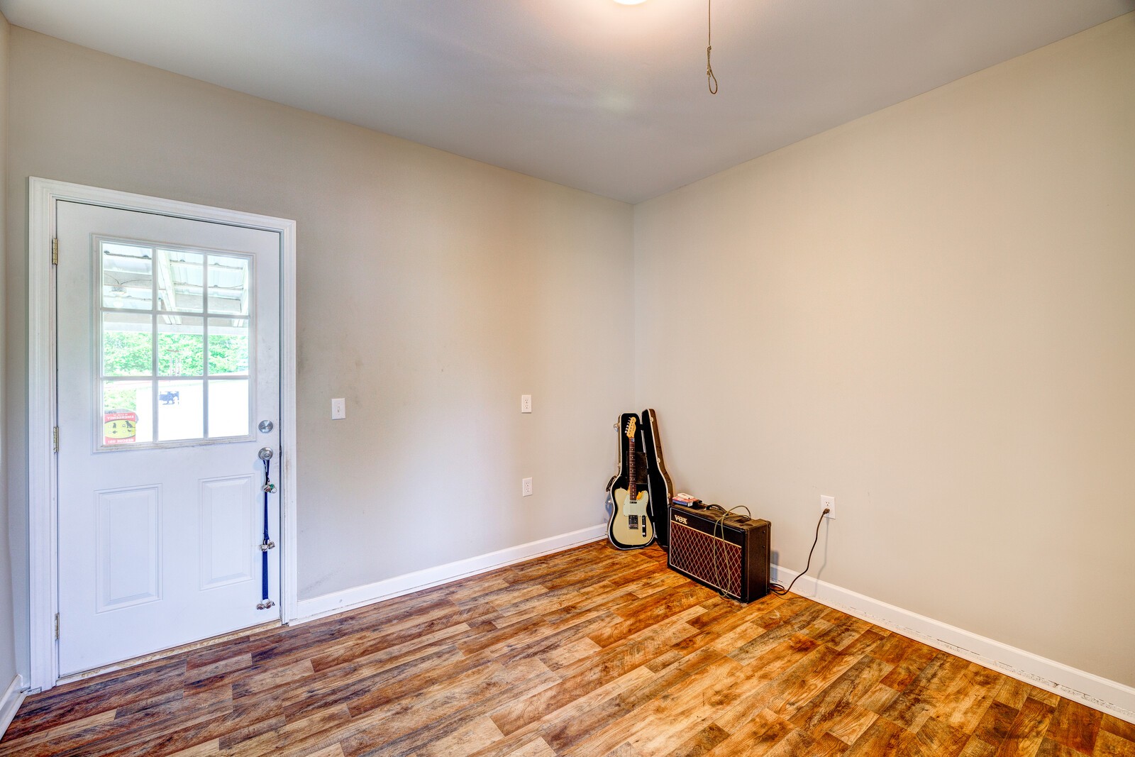 1721 Midland Road Shelbyville, TN 37160 - Photo 9 of 29 a bedroom with a bed and a window