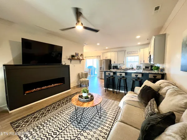 $634,900 | 414 Fleeta Williams Way, Pigeon Forge, TN 37862