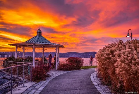 a picture of a bench in a building