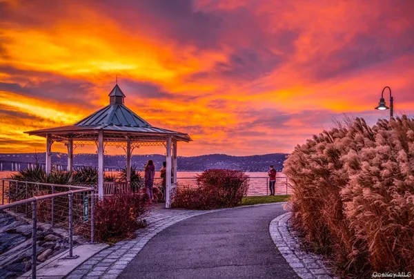 $1,900,000 | 6 Hudson View Way, Tarrytown, NY 10591