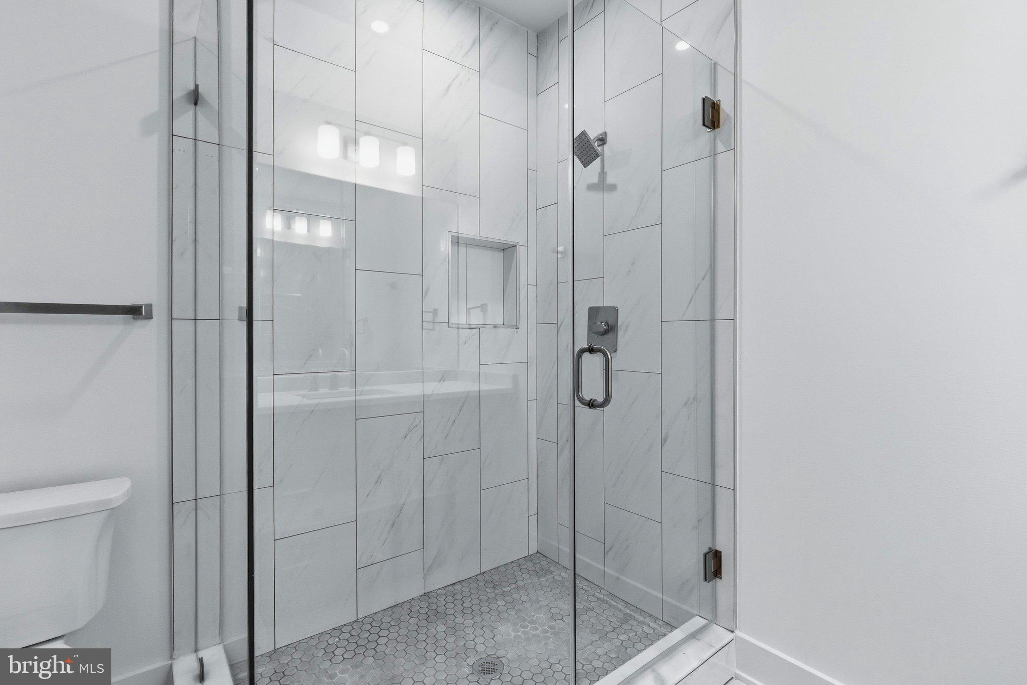 4008 Burke Station Road Fairfax, VA 22032 - Photo 39 of 41 Full bath