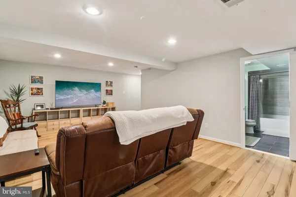 $950,000 | 1694 Winterwood Court, Herndon, VA 20170