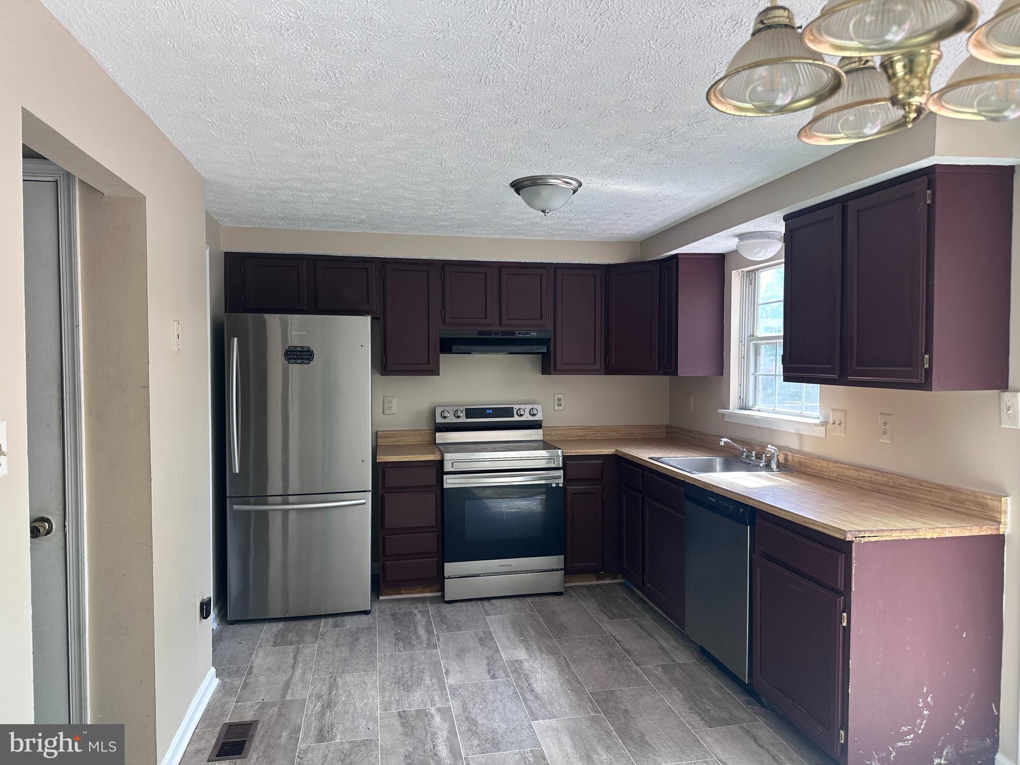 1488 Dockside Court Frederick, MD 21701 - Photo 5 of 16 a kitchen with stainless steel appliances granite countertop a refrigerator a sink dishwasher a stove and a microwave oven on the wooden floor