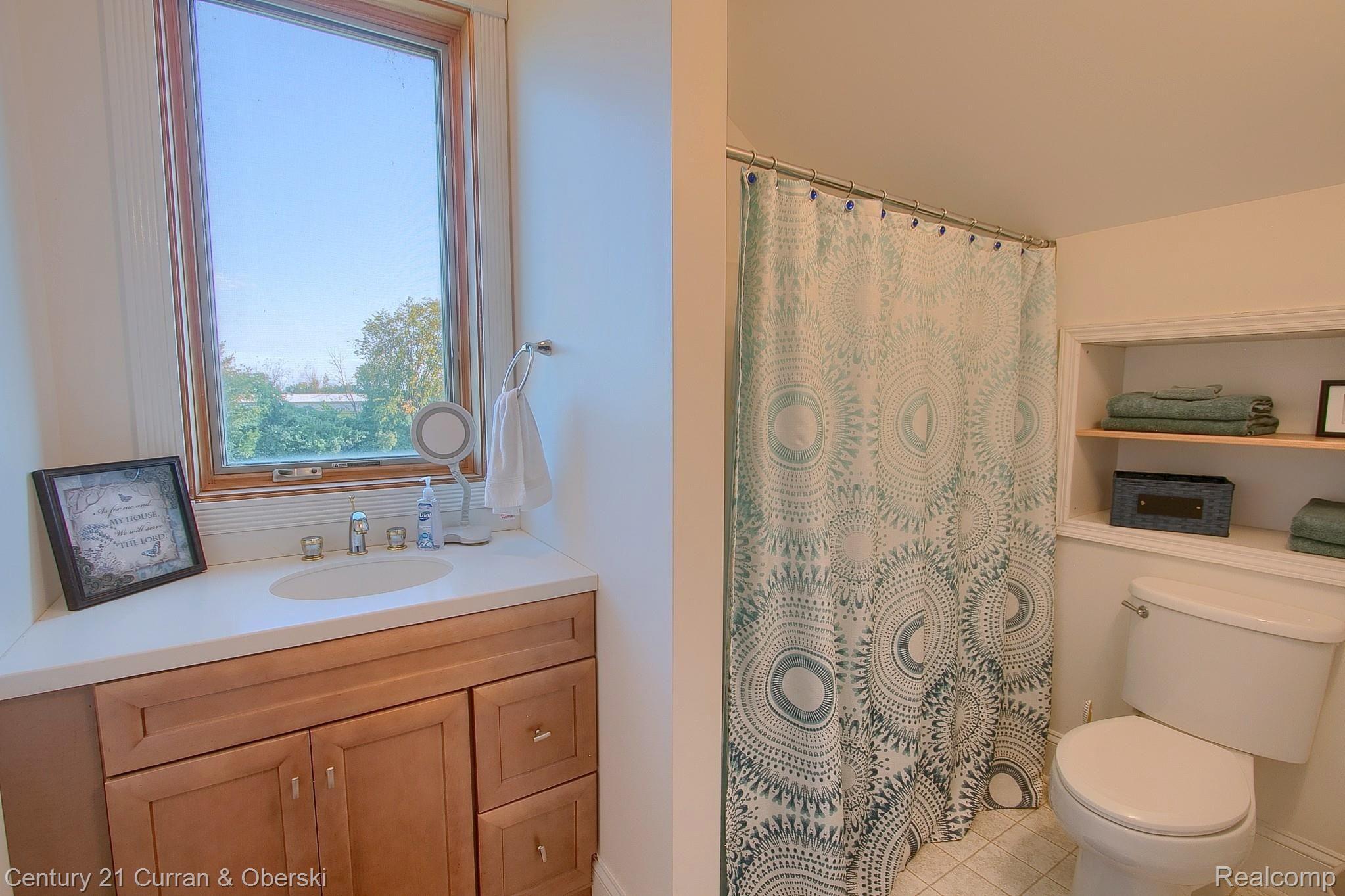 9801 Chinavare Road Newport, MI 48166 - Photo 36 of 58 36-3rd Bedroom Bathroom.jpg