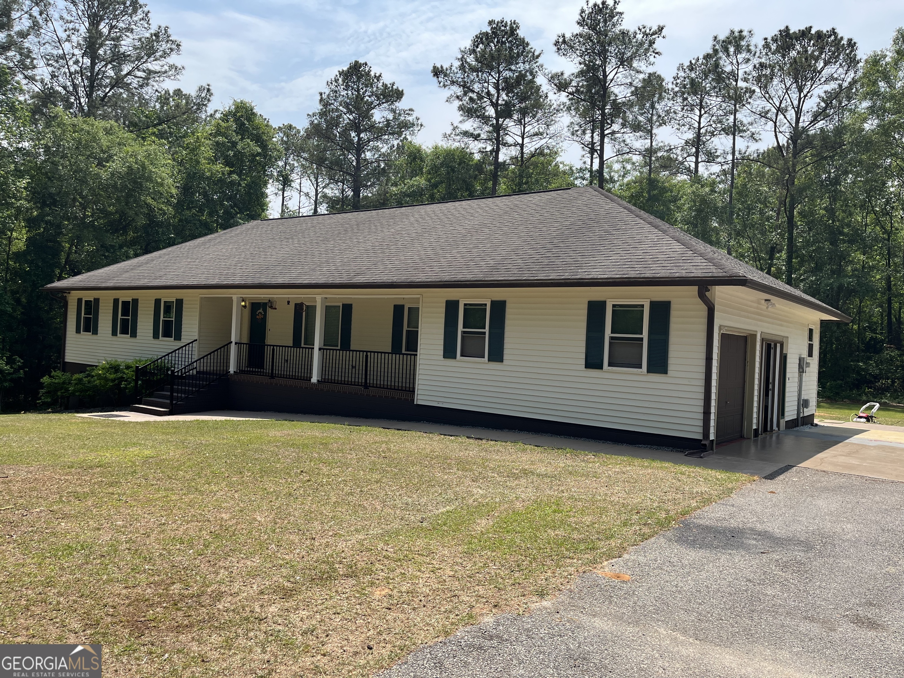 1252 Jasmine Road Dublin, GA 31021 - Photo 2 of 27