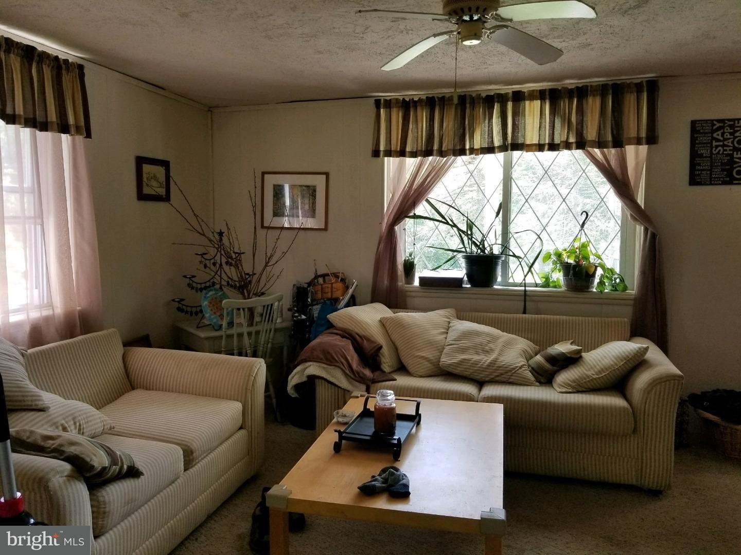 2949 Upper Ridge Road Pennsburg, PA 18073 - Photo 2 of 5 Living Room