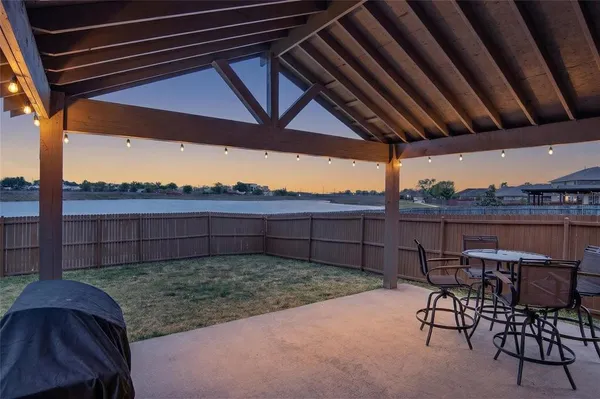 $2,000 | 1212 River Oak Lane, Royse City, TX 75189